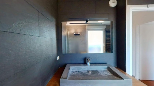 Neat double bedroom near Saint-Jean train station