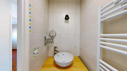 Neat double bedroom near Saint-Jean train station