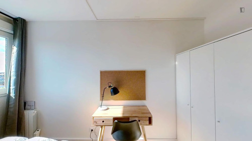 Cosy double bedroom near Saint-Jean train station