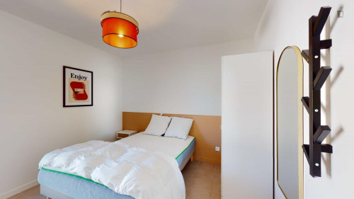 Neat double bedroom near Berges du Lac tram