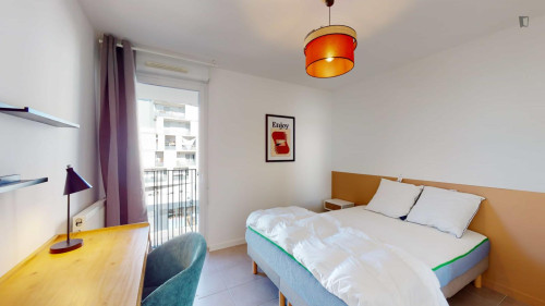 Neat double bedroom near Berges du Lac tram