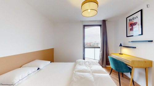 Snug double bedroom in Gare St Jean