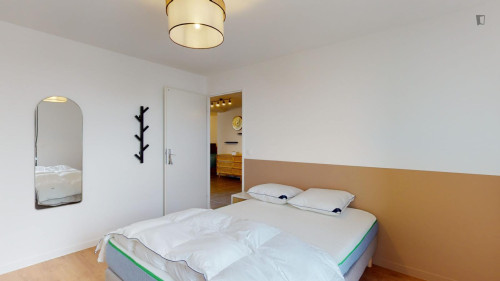 Snug double bedroom in Gare St Jean