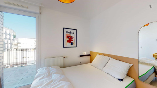 Bright double bedroom near Berges du Lac tram