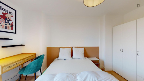 Inviting double bedroom in Gare St Jean