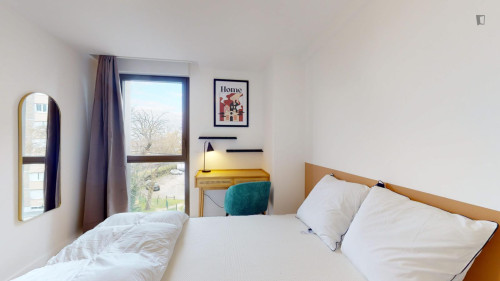 Inviting double bedroom in Gare St Jean