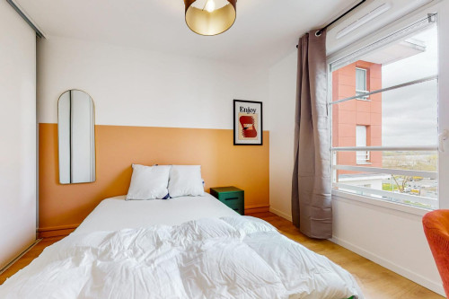 Bright double bedroom near Pont de Bezons station