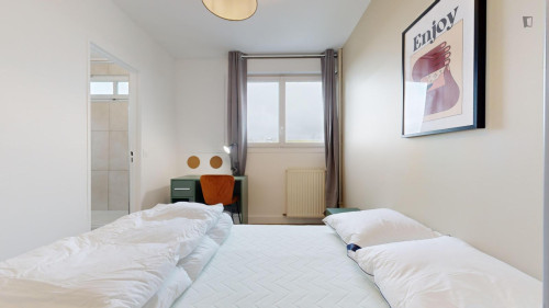 Cosy double bedroom near Pont de Bezons tram station