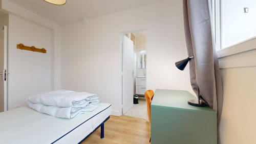 Cosy double bedroom near Pont de Bezons tram station