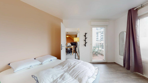 Lovely double bedroom near Pont de Bezons tram stop