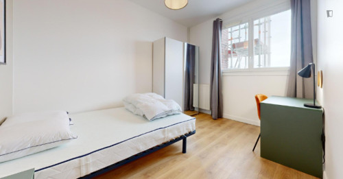 Pleasant double bedroom near Pont de Bezons tram station