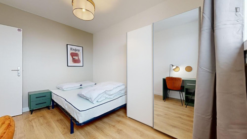 Pleasant double bedroom near Pont de Bezons tram station