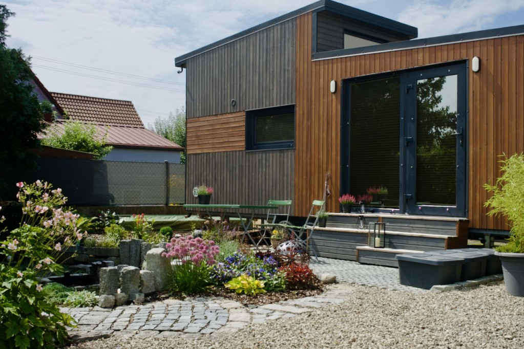 Lovely and nice tiny house with garden view