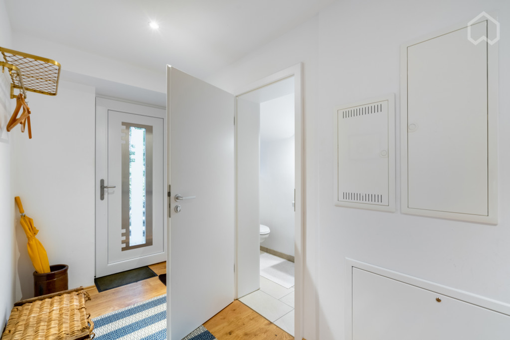 Bright, comfortable studio apartment in Wörthsee with sea view