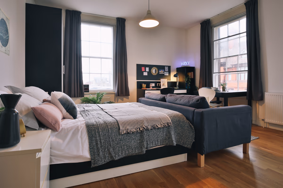  Classic Bigger Studio  -  Art School Lofts  - Gallery -  1