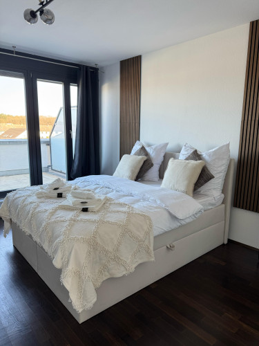 Luxurious, fully equipped 120 m² penthouse with 360° panoramic views, Manhattan feel, near Frankfurt.
