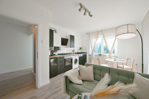 Renovated City Apartment with Dedicated Workspace - Gallery - 11