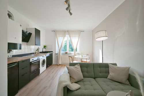 Renovated City Apartment with Dedicated Workspace - Gallery - 9