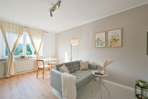 Renovated City Apartment with Dedicated Workspace - Gallery - 10