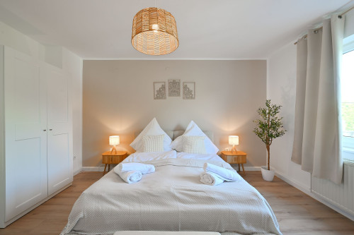 Renovated City Apartment with Dedicated Workspace
