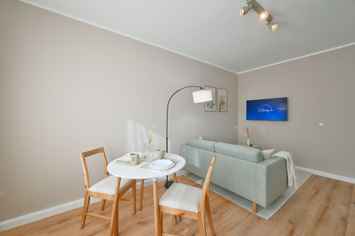 Renovated City Apartment with Dedicated Workspace
