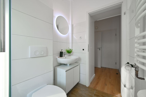 Renovated City Apartment with Dedicated Workspace - Gallery - 18