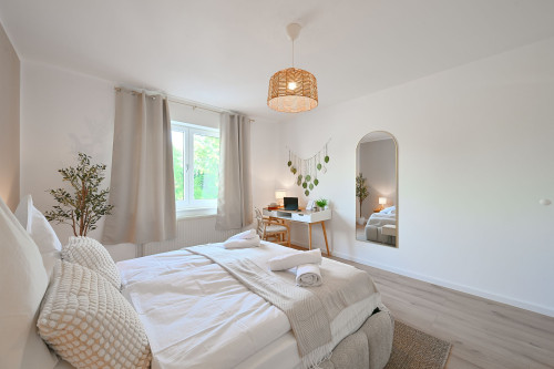 Renovated City Apartment with Dedicated Workspace - Gallery - 6