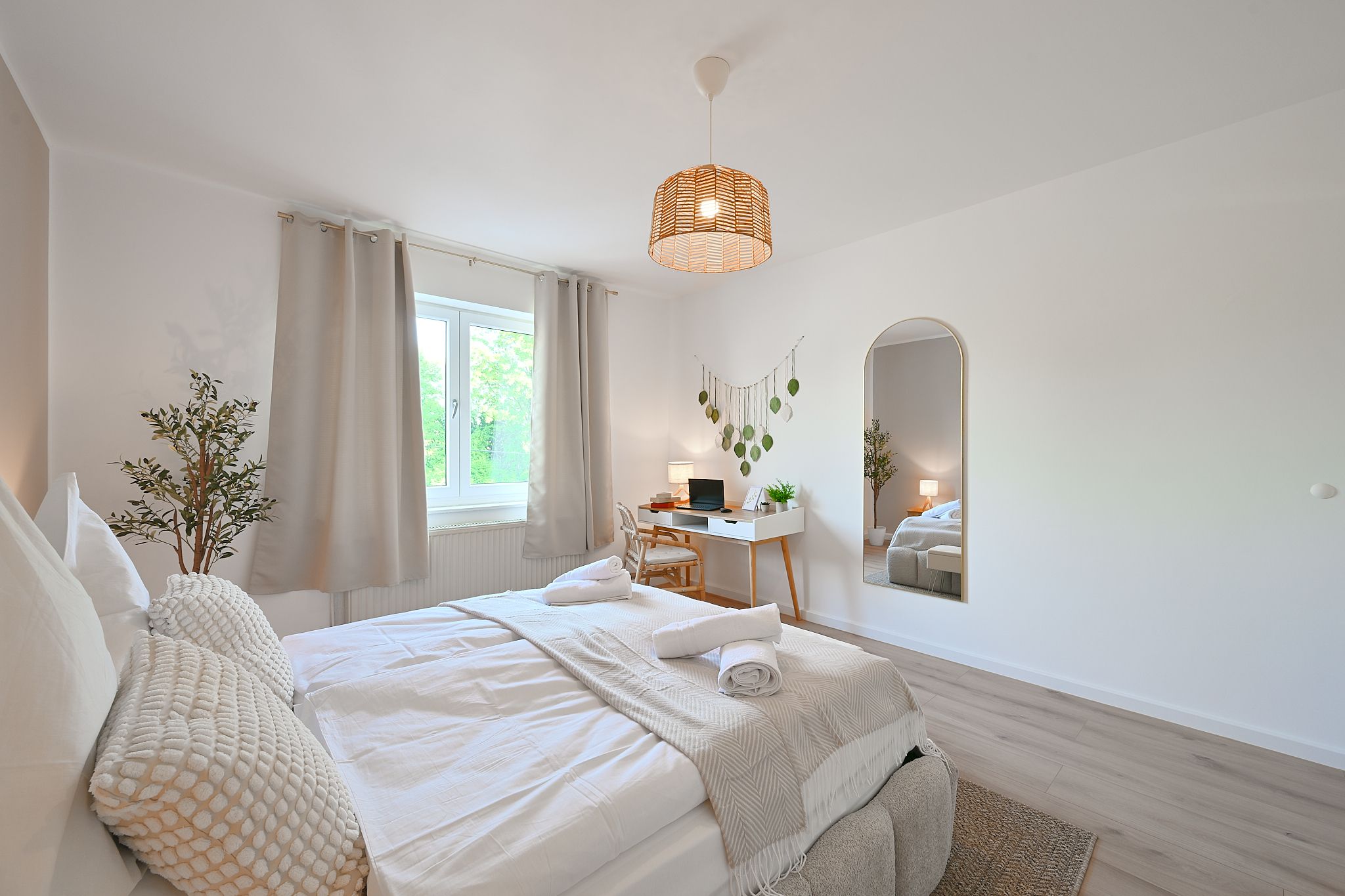 Renovated City Apartment With Dedicated Workspace - Renovated City Apartment with Dedicated Workspace - Gallery - 5
