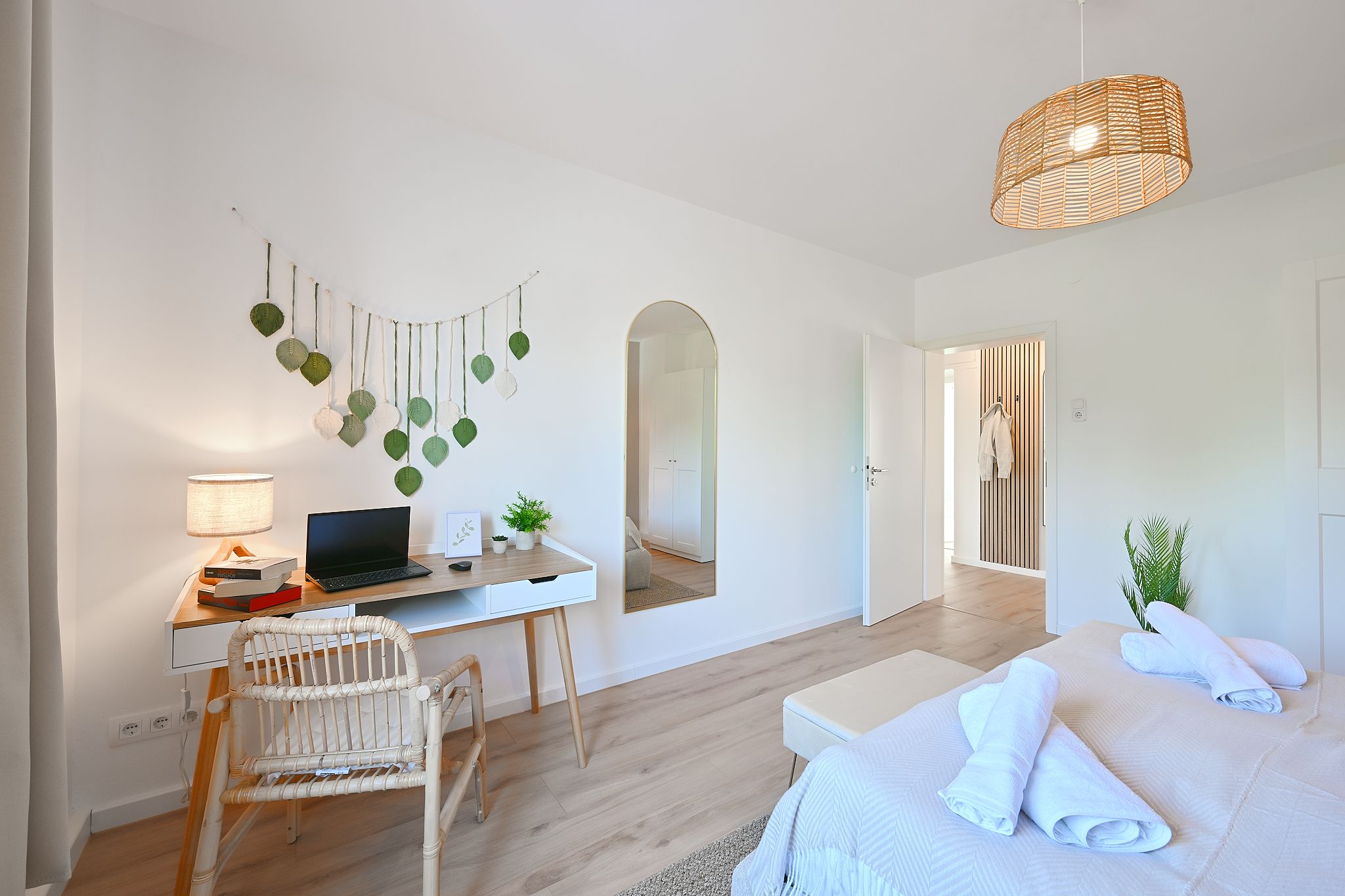 Renovated City Apartment With Dedicated Workspace - Renovated City Apartment with Dedicated Workspace - Gallery - 1