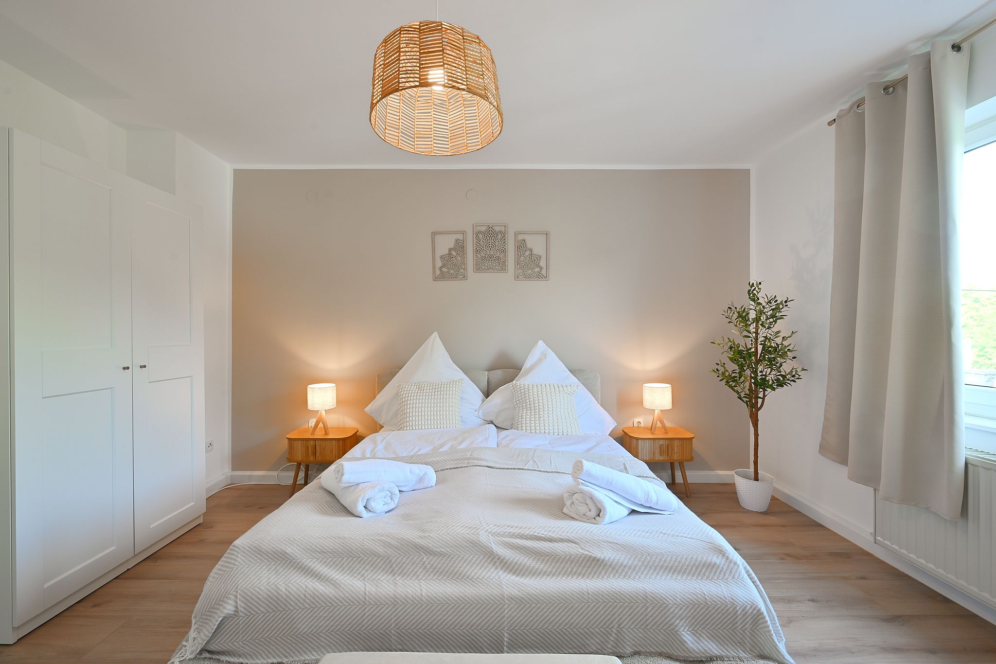 Renovated City Apartment With Dedicated Workspace - Renovated City Apartment with Dedicated Workspace - Gallery - 3