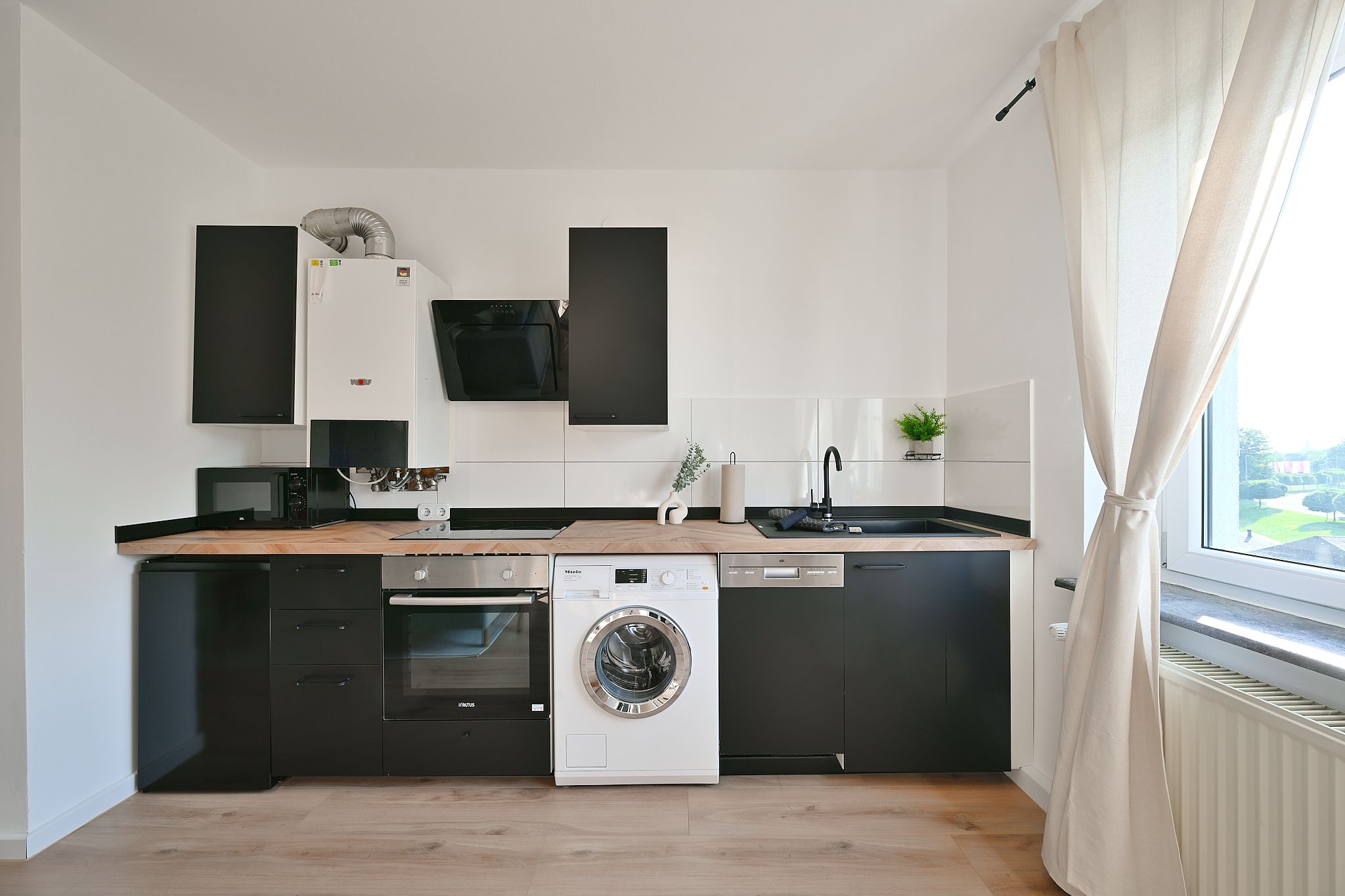 Renovated City Apartment With Dedicated Workspace - Renovated City Apartment with Dedicated Workspace - Gallery - 7