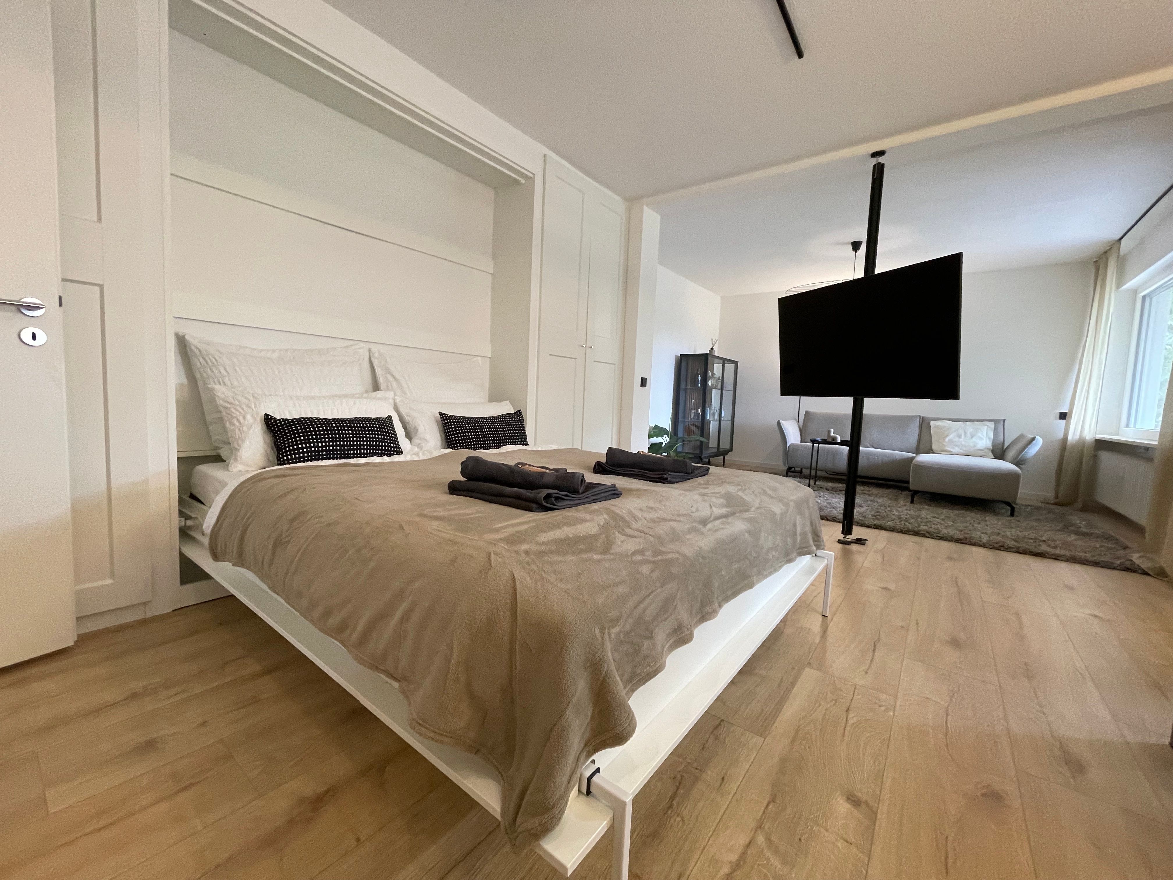 Spacious, Modern Living With Lake Constanze View - 23