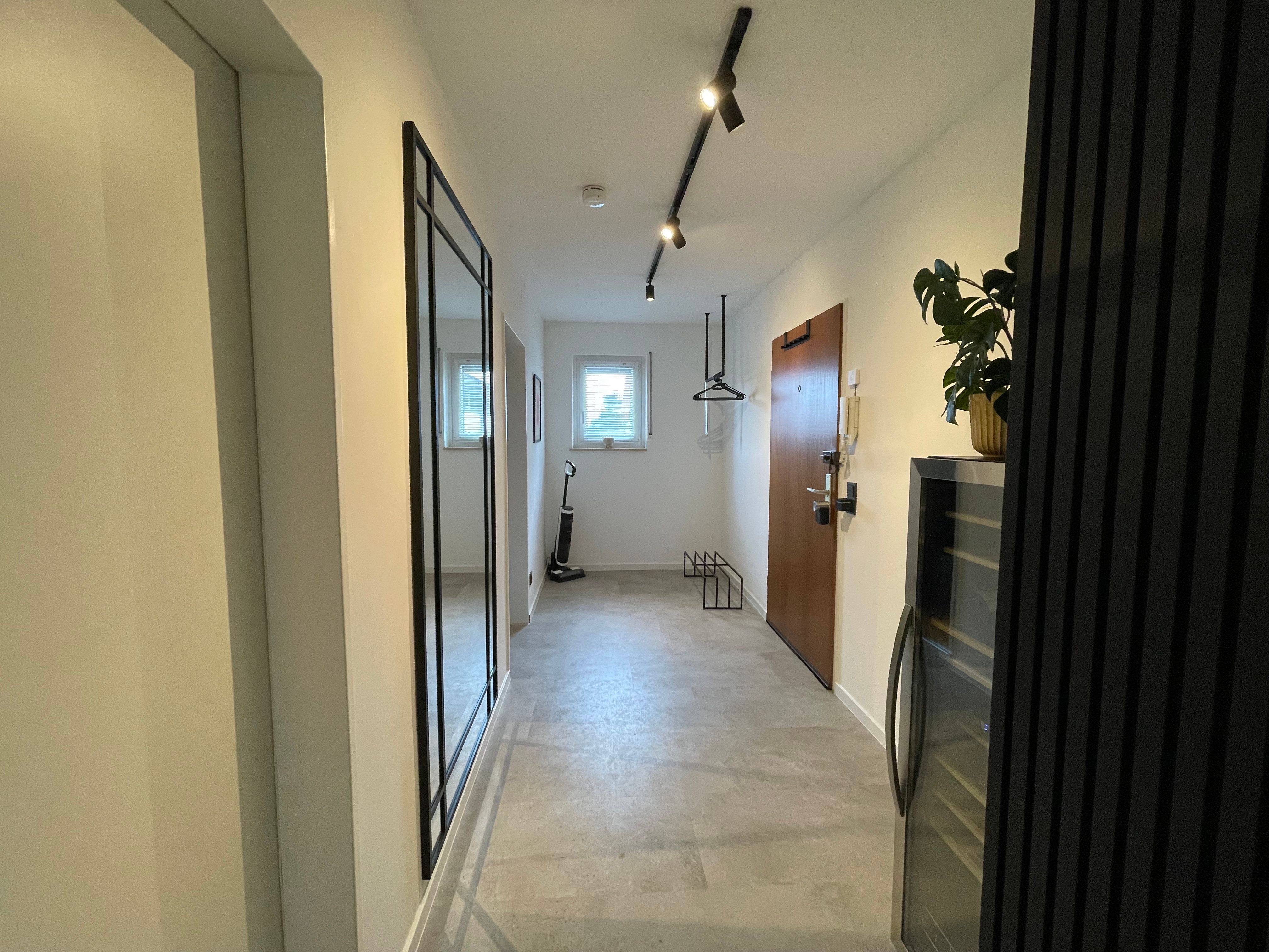 Spacious, Modern Living With Lake Constanze View - 10