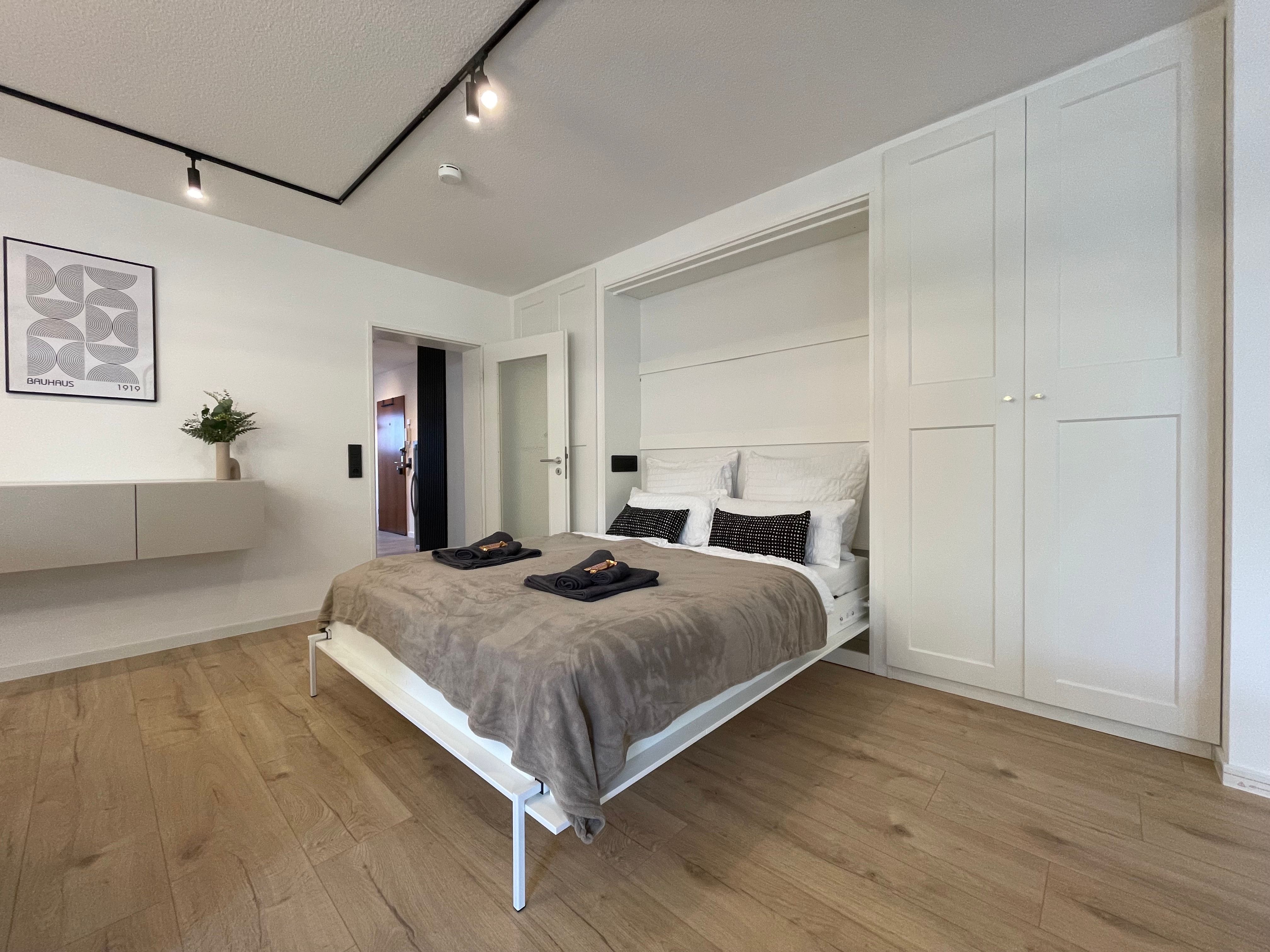 Spacious, Modern Living With Lake Constanze View - 25