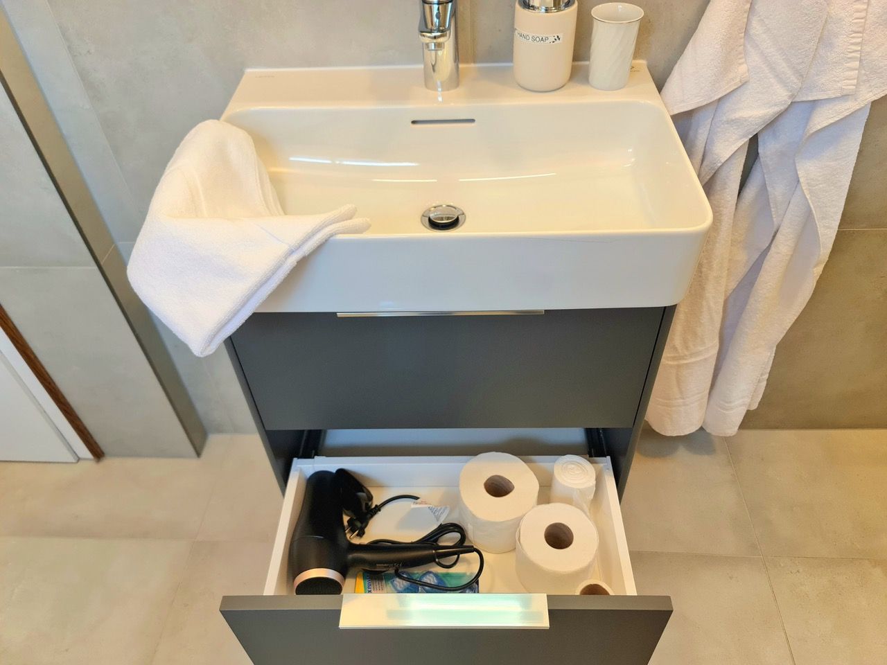 AVAHOME: Stylish Apartment For 6 In Kandel / Near Karlsruhe, WiFi, Parking, Netflix, Kitchen, Nespre - 16