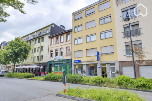 Bright, modern Apartment in the city centre of Leverkusen (close to main station, car park optional)