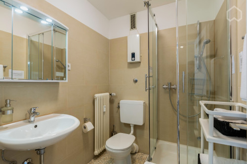 Bright, modern Apartment in the city centre of Leverkusen (close to main station, car park optional)