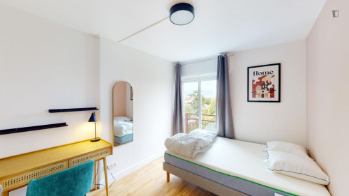 Graceful double bedroom in the Chartrons district