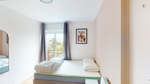 Graceful double bedroom in the Chartrons district