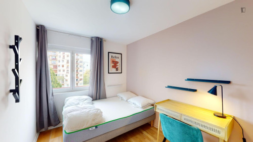 Delightful double bedroom in the Chartrons district