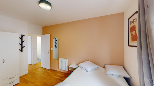 Inviting double bedroom in the Chartrons district