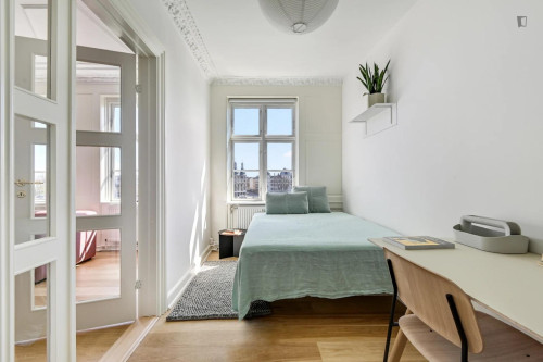 Bright single bedroom in pleasant shared flat in Nørrebro