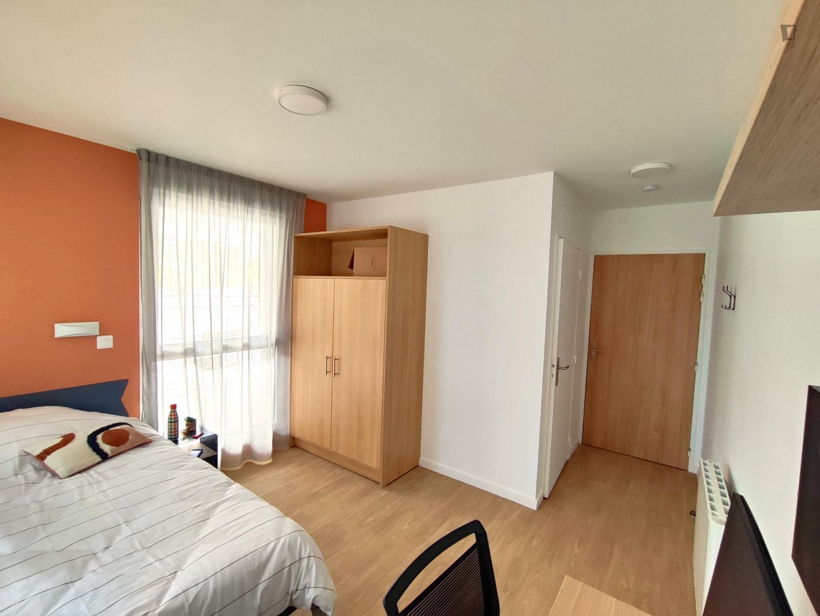  Very Pleasant Double Ensuite Bedroom Close To City Center  -  Very cool residence in Clermont-Ferrand  - Gallery -  6