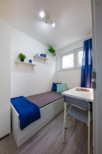 Neat single bedroom near Wierzbno metro