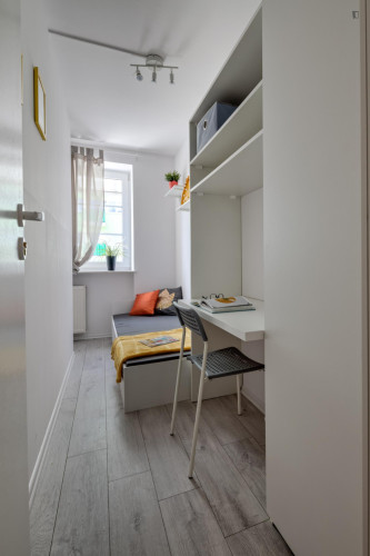 Pleasant single bedroom near University of Social Sciences and Humanities