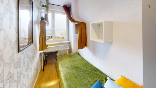 Snug single bedroom in Górce