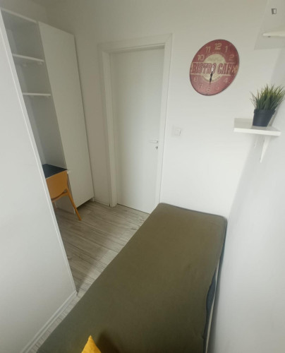 Pleasant single bedroom near the Faculty of Management of the University of Warsaw