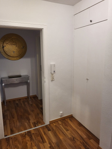 Lounge5 - stylish apartment in a prime location, on-site parking