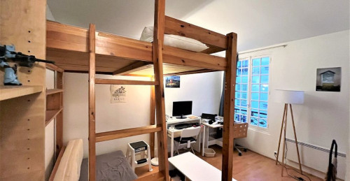 Charming Mezzanine Studio in the Heart of the 11th District, Paris