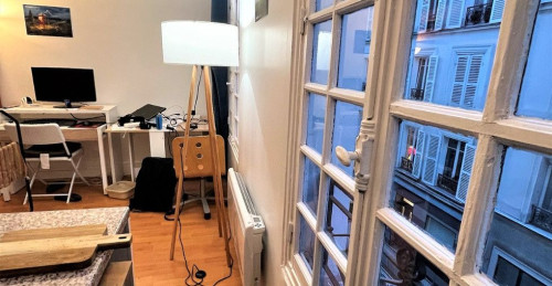 Charming Mezzanine Studio in the Heart of the 11th District, Paris